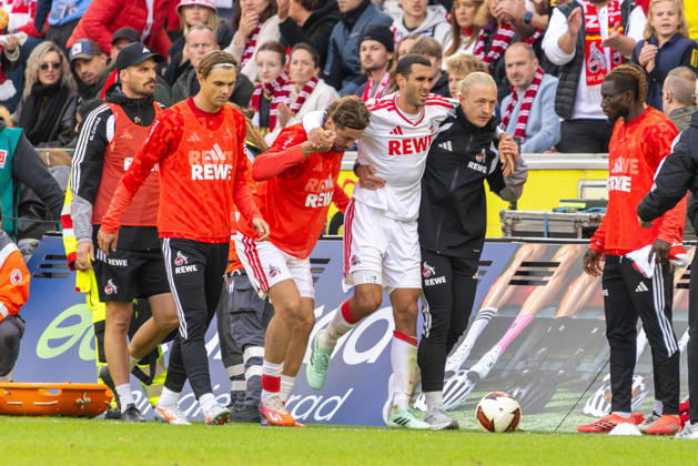 Ellyes Skhiri (KOE) is carried off the field injured, Cologne, Germany, October 11, 2026, Bundesliga 1, Matchday 5, 1. FC Köln vs. Borussia Mönchengladbach. DFL regulations prohibit any use of photographs as image sequences and or quasi-video.