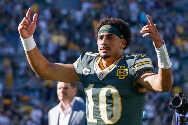 Oct 11, 2026; Green Bay, WI, USA; Green Bay Packers quarterback Jordan Love (10) hypes up the crowd after the NFL, American Football Herren, USA game against the Chicago Bears at Lambeau Field. Mandatory Credit: -Cal Media Green Bay USA - ZUMAc04_ 20261011_zma_c04_290 Copyright: xDarrenxLeex