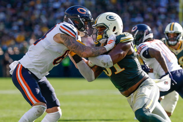 Oct 11, 2026; Green Bay, WI, USA; Green Bay Packers defensive end Dani Dennis-Sutton (51) and Chicago Bears tight end Colston Loveland (84) during NFL, American Football Herren, USA game action at Lambeau Field. Mandatory Credit: -Cal Media NFL 2026: Bears Vs Packers OCT 11  - ZUMAc04_ 20261011_zma_c04_241 Copyright: xDarrenxLeex