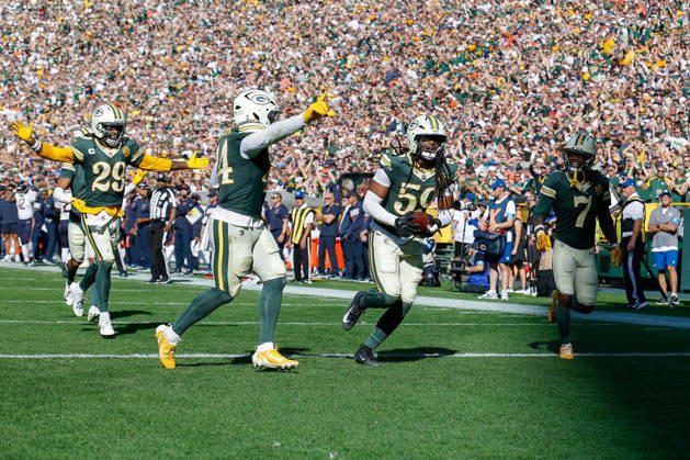 Oct 11, 2026; Green Bay, WI, USA; Green Bay Packers linebacker Ty ron Hopper (59) celebrates his interception during NFL, American Football Herren, USA game action against the Chicago Bears at Lambeau Field. Mandatory Credit: -Cal Media NFL 2026: Bears Vs Packers OCT 11  - ZUMAc04_ 20261011_zma_c04_252 Copyright: xDarrenxLeex