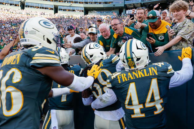 Oct 11, 2026; Green Bay, WI, USA; Green Bay Packers linebacker Ty ron Hopper (59) celebrates his interception during NFL, American Football Herren, USA game action against the Chicago Bears at Lambeau Field. Mandatory Credit: -Cal Media Green Bay USA - ZUMAc04_ 20261011_zma_c04_206 Copyright: xDarrenxLeex