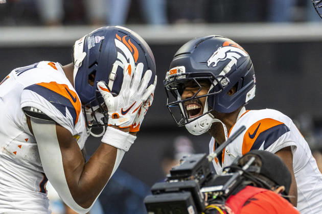 October 11, 2026, Inglewood, California, USA: Denver Broncos Wide Receivers Courtland Sutton (14) and Jaylen Waddle (17) celebrate after scoring a touchdown against Los Angeles Chargers during an NFL, American Football Herren, USA football game, in Inglewood, Calif. on Sunday Oct. 11, 2026. Inglewood USA - ZUMAc68_ 20261011_zaf_c68_033 Copyright: xRingoxChiux