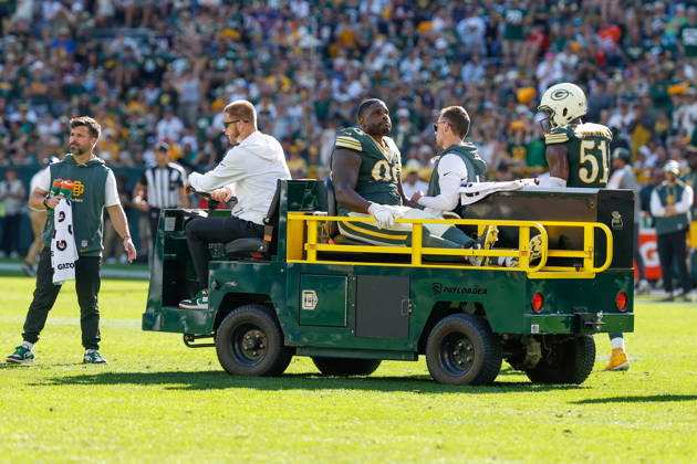 Oct 11, 2026; Green Bay, WI, USA; Green Bay Packers defensive tackle Javon Hargrave (98) is carted off the field due to injury during NFL, American Football Herren, USA game action against the Chicago Bears at Lambeau Field. Mandatory Credit: -Cal Media Green Bay USA - ZUMAc04_ 20261011_zma_c04_229 Copyright: xDarrenxLeex
