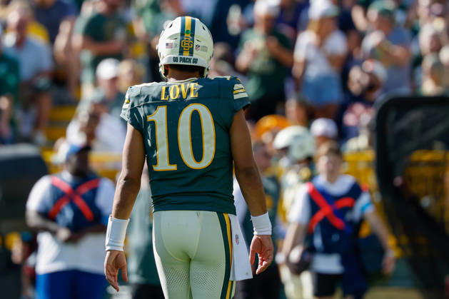 Oct 11, 2026; Green Bay, WI, USA; Green Bay Packers quarterback Jordan Love (10) during NFL, American Football Herren, USA game action against the Chicago Bears at Lambeau Field. Mandatory Credit: -Cal Media Green Bay USA - ZUMAc04_ 20261011_zma_c04_239 Copyright: xDarrenxLeex