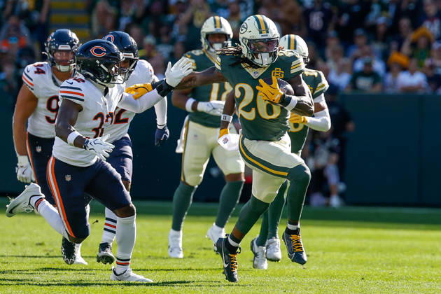 Oct 11, 2026; Green Bay, WI, USA; Green Bay Packers running back Kaleb Johnson (26) running the ball during NFL, American Football Herren, USA game action against the Chicago Bears at Lambeau Field. Mandatory Credit: -Cal Media Green Bay USA - ZUMAc04_ 20261011_zma_c04_243 Copyright: xDarrenxLeex