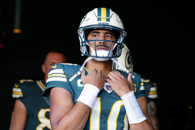 Oct 11, 2026; Green Bay, WI, USA; Green Bay Packers quarterback Jordan Love (10) in the alternate uniform against the Chicago Bears at Lambeau Field. Mandatory Credit: -Cal Media Green Bay USA - ZUMAc04_ 20261011_zma_c04_273 Copyright: xDarrenxLeex