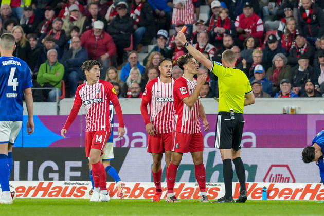 Referee Martin Petersen shows Yuito Suzuki of SC Freiburg, No. 14, a yellow-red card, resulting in his ejection from the game; Germany, soccer, Bundesliga 1, Matchday 5, 2026–2027, SC Freiburg vs. FC Schalke 04, October 11, 2026, Europa-Park Stadium, Freiburg, Baden-Württemberg, Germany Copyright: xArnexAmbergx
