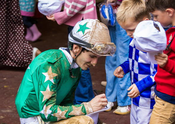 HORSE RACING 2026: Franklin Stakes Day Keeneland OCT 11 October 11, 2026, Lexington, Ky, USA: Jockey Luan Machado with a group of young fans on Franklin Stakes Day on October 11, 2026. Candice Chavez Eclipse Sportswire CSM(Credit Image: Â {Serial Cal Media) Lexington Ky USA EDITORIAL USE ONLY Copyright: xx ZUMA-20261011_faf_cs17_027.jpg {Serialx csmphotothree533792