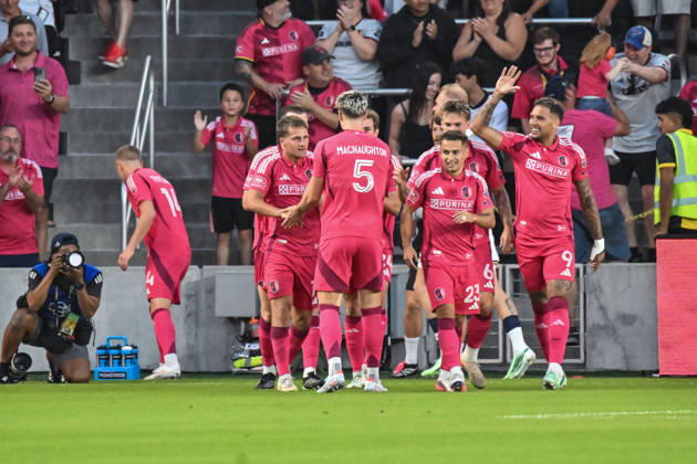 ST. LOUIS, MO - OCTOBER 11: Carlo Holse (19) of the St. Louis CITY SC is congratulated on his second goal of the game during the MLS, Fussball Herren, USA regular season match where St. Louis CITY SC hosted LA Galaxy on Sunday October 11th, 2026, at Energizer Park in St. Louis City, MO. (Photo by Rick Ulreich Icon Sportswire) SOCCER: OCT 11 MLS St. Louis CITY SC vs LA Galaxy EDITORIAL USE ONLY Icon26101103