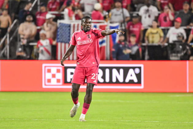 ST. LOUIS, MO - OCTOBER 11: Fallou Fall (27) of the St. Louis CITY SC directs the defense during the MLS, Fussball Herren, USA regular season match where St. Louis CITY SC hosted LA Galaxy on Sunday October 11th, 2026, at Energizer Park in St. Louis City, MO. (Photo by Rick Ulreich Icon Sportswire) SOCCER: OCT 11 MLS St. Louis CITY SC vs LA Galaxy EDITORIAL USE ONLY Icon26101137