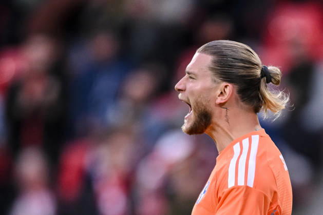 FC Schalke 04 goalkeeper Loris Karius gestures during the Bundesliga match between Sport Club Freiburg and FC Schalke 04 at Europa Park Stadion on October 11, 2026, in Freiburg im Breisgau, Germany Photo by Harry Langer DeFodi Images Goalkeeper Loris Karius of FC Schalke 04 gestures during the Bundesliga match between Sport Club Freiburg and FC Schalke 04 at Europa Park Stadion on October 11, 2026, in Freiburg im Breisgau, Germany Photo by Harry Langer DeFodi Images DFB and DFL regulations prohibit any use of photographs as image sequences and or quasi-video Photo by Harry Langer DeFodi Images DFB and DFL regulations prohibit any use of photographs as imSEQUENCES AND OR QUASI-VIDEO