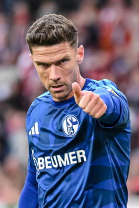 Robin Gosens of FC Schalke 04 gestures during the Bundesliga match between Sport Club Freiburg and FC Schalke 04 at Europa Park Stadion on October 11, 2026, in Freiburg im Breisgau, Germany Photo by Harry Langer DeFodi Images Robin Gosens of FC Schalke 04 gestures during the Bundesliga match between Sport Club Freiburg and FC Schalke 04 at Europa Park Stadion on October 11, 2026, in Freiburg im Breisgau, Germany Photo by Harry Langer DeFodi Images DFB and DFL regulations prohibit any use of photographs as image sequences and or quasi-video Photo by Harry Langer DeFodi Images DFB and DFL regulations prohibit any use of photographs as imSEQUENCES AND OR QUASI-VIDEO