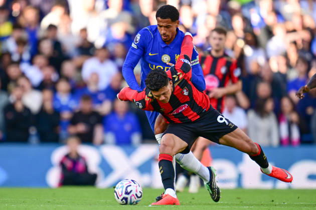 Chelsea v Bournemouth, Premier League Chelsea defender Levi Colwill (6) battles for possession with AFC Bournemouth forward Evanilson (9) during the Premier League match between Chelsea and Bournemouth at Stamford Bridge, London, UK on 10 October 2026. London Stamford Bridge Greater London UK Editorial use only DataCo restrictions apply See www.football-dataco.com , Copyright: xDennisxGoodwinx PSI-24979-0093