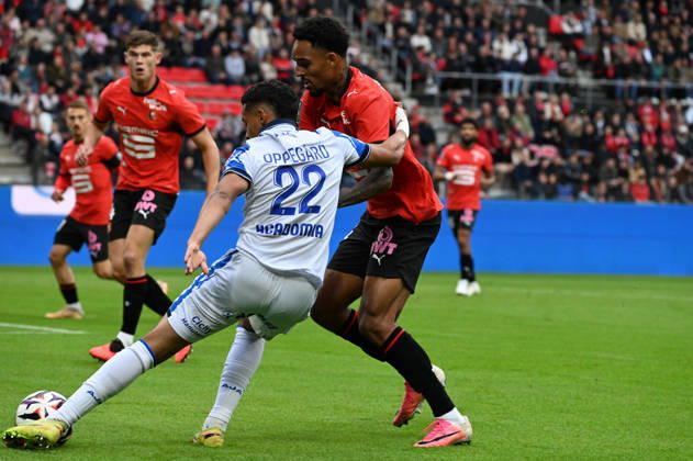 FOOTBALL : Stade Rennais vs Auxerre - Ligue 1 - Journà e 6 - 11 10 2026 Fredrik Oppegard (Auxerre), Bryan Reynolds (Stade Rennais FC) RennesFrance Copyright: xEmilienxJousselinx