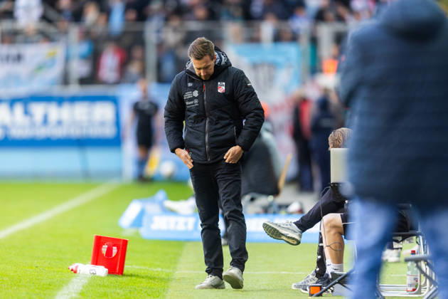 Chemnitz, 111026, Northeast Regional Soccer League: Chemnitzer FC vs. FC Rot-Weiß Erfurt (pictured); Coach Fabian Gerber, Erfurt