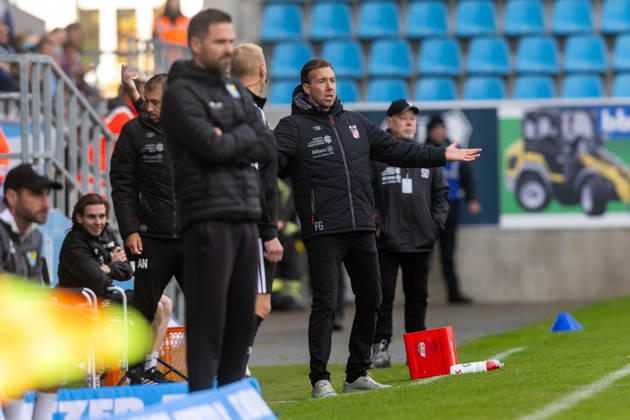 Chemnitz, 111026, Northeast Regional Soccer League: Chemnitzer FC vs. FC Rot-Weiß Erfurt (pictured); Coach Fabian Gerber, Erfurt