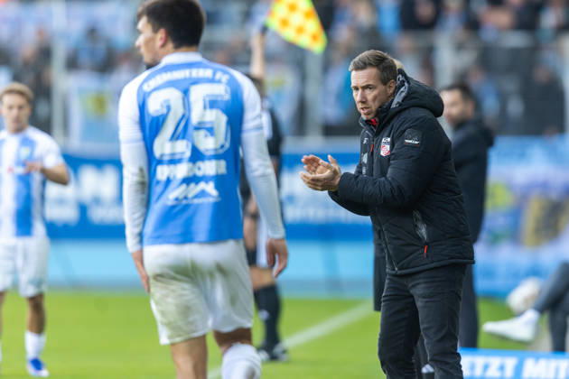 Chemnitz, 111026, Northeast Regional Soccer League: Chemnitzer FC vs. FC Rot-Weiß Erfurt (pictured); Coach Fabian Gerber, Erfurt