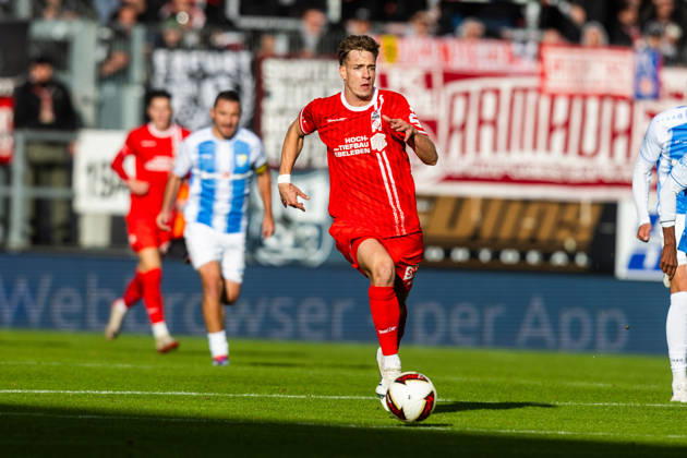 Chemnitz, 111026, Northeast Regional Soccer League: Chemnitzer FC vs. FC Rot-Weiß Erfurt; Pictured: Laurenz Dehl, Erfurt