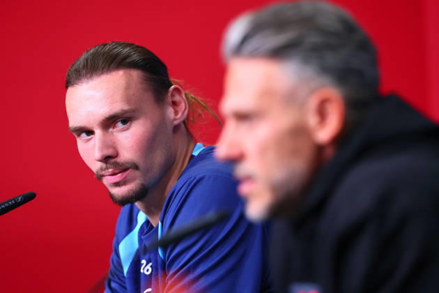 RB Leipzig Champions League Press Conference, Leipzig, October 12, 2026, RB Academy, UEFA Champions League, RB Leipzig press conference on the day before the RB Leipzig vs. PSV Eindhoven match, Pictured: Goalkeeper Maarten Vandevoordt, 26, RB Leipzig, looking toward RB coach Martin Demichelis, , Picture Point