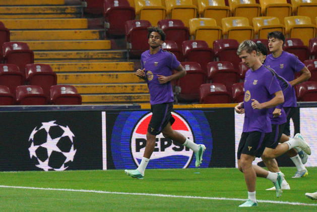 October 12, 2026, Sariyer, Istanbul, Turkey: Lamine Yamal (C) during the training day of FC Barcelona, Barca ahead the UEFA Champions League second round, football match against Galatasaray at RAMS Park Stadium in Istanbul, Turkey on October 12, 2026. Sariyer Turkey - ZUMAu194 20261012_zip_u194_023 Copyright: xTolgaxUluturkx