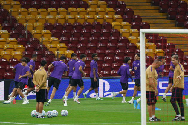 October 12, 2026, Sariyer, Istanbul, Turkey: Lamine Yamal (C) during the training day of FC Barcelona, Barca ahead the UEFA Champions League second round, football match against Galatasaray at RAMS Park Stadium in Istanbul, Turkey on October 12, 2026. Sariyer Turkey - ZUMAu194 20261012_zip_u194_024 Copyright: xTolgaxUluturkx