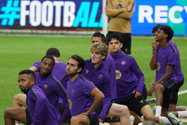 October 12, 2026, Sariyer, Istanbul, Turkey: Barcelona players during the training day of FC Barcelona, Barca ahead the UEFA Champions League second round, football match against Galatasaray at RAMS Park Stadium in Istanbul, Turkey on October 12, 2026. Sariyer Turkey - ZUMAu194 20261012_zip_u194_031 Copyright: xTolgaxUluturkx