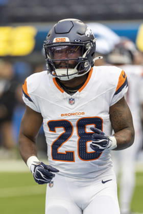 October 11, 2026, Inglewood, California, USA: Denver Broncos Running Back Tyler Badie (28) warms up before an NFL, American Football Herren, USA football game against Los Angeles Chargers, in Inglewood, Calif. on Sunday Oct. 11, 2026. Inglewood USA - ZUMAc68_ 20261011_zaf_c68_043 Copyright: xRingoxChiux