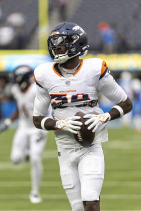 October 11, 2026, Inglewood, California, USA: Denver Broncos Safety Miles Scott (39) warms up before an NFL, American Football Herren, USA football game against Los Angeles Chargers, in Inglewood, Calif. on Sunday Oct. 11, 2026. Inglewood USA - ZUMAc68_ 20261011_zaf_c68_045 Copyright: xRingoxChiux