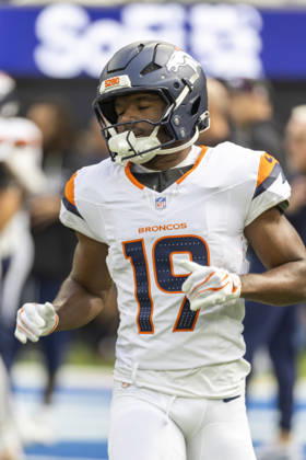 October 11, 2026, Inglewood, California, USA: Denver Broncos Wide Receiver Marvin Mims Jr. (19) warms up before an NFL, American Football Herren, USA football game against Los Angeles Chargers, in Inglewood, Calif. on Sunday Oct. 11, 2026. Inglewood USA - ZUMAc68_ 20261011_zaf_c68_050 Copyright: xRingoxChiux