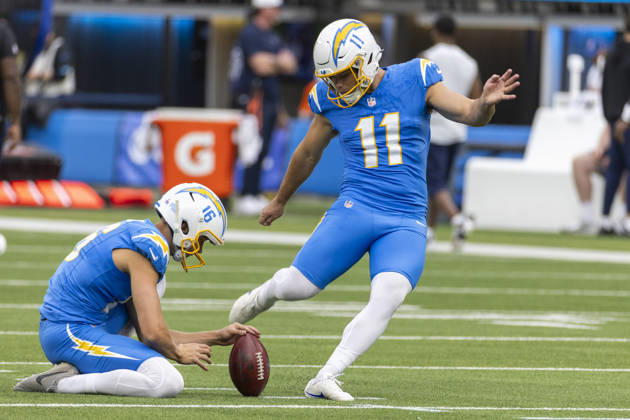 October 11, 2026, Inglewood, California, USA: Los Angeles Chargers kicker Cameron Dicker (11) and punter JK Scott (16) warm up before an NFL, American Football Herren, USA football game against Denver Broncos, in Inglewood, Calif. on Sunday Oct. 11, 2026. NHL, Eishockey Herren, USA 2026: LA Chargers Vs Denver Broncos  - ZUMAc68_ 20261011_zaf_c68_065 Copyright: xRingoxChiux