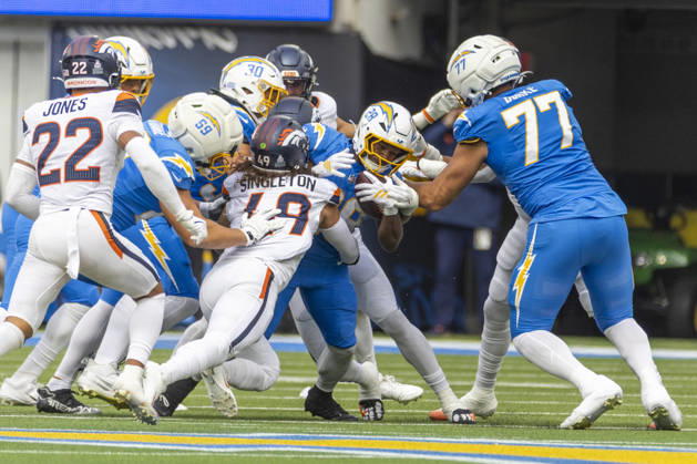 October 11, 2026, Inglewood, California, USA: Los Angeles Chargers running back Kimani Vidal (28) runs the ball fighting off pressure from Denver Broncos during an NFL, American Football Herren, USA football game, in Inglewood, Calif. on Sunday Oct. 11, 2026. NHL, Eishockey Herren, USA 2026: LA Chargers Vs Denver Broncos  - ZUMAc68_ 20261011_zaf_c68_082 Copyright: xRingoxChiux