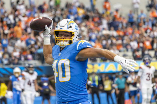 October 11, 2026, Inglewood, California, USA: Los Angeles Chargers tight end Hayden Rucci (40) reacts after scoring a touchdown against Denver Broncos during an NFL, American Football Herren, USA football game, in Inglewood, Calif. on Sunday Oct. 11, 2026. NHL, Eishockey Herren, USA 2026: LA Chargers Vs Denver Broncos  - ZUMAc68_ 20261011_zaf_c68_086 Copyright: xRingoxChiux