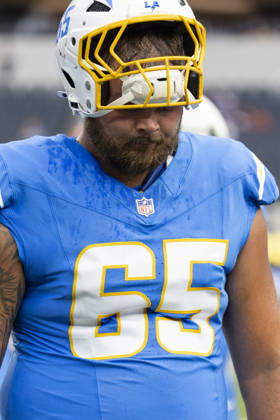 October 11, 2026, Inglewood, California, USA: Los Angeles Chargers guard Logan Taylor (65) warms up before an NFL, American Football Herren, USA football game against Denver Broncos, in Inglewood, Calif. on Sunday Oct. 11, 2026. NHL, Eishockey Herren, USA 2026: LA Chargers Vs Denver Broncos  - ZUMAc68_ 20261011_zaf_c68_095 Copyright: xRingoxChiux