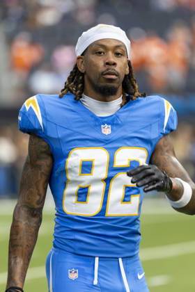 October 11, 2026, Inglewood, California, USA: Los Angeles Chargers wide receiver Theo Wease (82) warms up before an NFL, American Football Herren, USA football game against Denver Broncos, in Inglewood, Calif. on Sunday Oct. 11, 2026. NHL, Eishockey Herren, USA 2026: LA Chargers Vs Denver Broncos  - ZUMAc68_ 20261011_zaf_c68_101 Copyright: xRingoxChiux