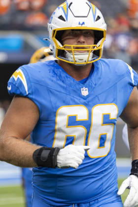 October 11, 2026, Inglewood, California, USA: Los Angeles Chargers center guard Jake Slaughter (66) warms up before an NFL, American Football Herren, USA football game against Denver Broncos, in Inglewood, Calif. on Sunday Oct. 11, 2026. NHL, Eishockey Herren, USA 2026: LA Chargers Vs Denver Broncos  - ZUMAc68_ 20261011_zaf_c68_104 Copyright: xRingoxChiux