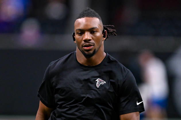 ATLANTA, GA - OCTOBER 11: Atlanta running back Bijan Robinson (7) warms up prior to the start of the NFL, American Football Herren, USA game between the Baltimore Ravens and the Atlanta Falcons on October 11th, 2026 at Mercedes-Benz Stadium in Atlanta, GA. (Photo by Rich von Biberstein Icon Sportswire) NFL: OCT 11 Ravens at Falcons EDITORIAL USE ONLY Icon261011090