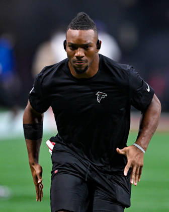 ATLANTA, GA - OCTOBER 11: Atlanta running back Bijan Robinson (7) warms up prior to the start of the NFL, American Football Herren, USA game between the Baltimore Ravens and the Atlanta Falcons on October 11th, 2026 at Mercedes-Benz Stadium in Atlanta, GA. (Photo by Rich von Biberstein Icon Sportswire) NFL: OCT 11 Ravens at Falcons EDITORIAL USE ONLY Icon261011091