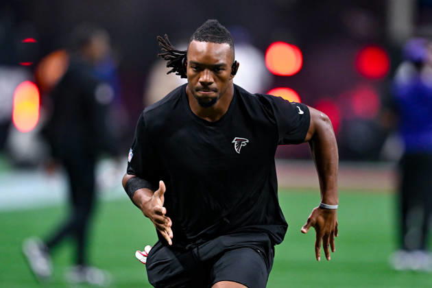 ATLANTA, GA - OCTOBER 11: Atlanta running back Bijan Robinson (7) warms up prior to the start of the NFL, American Football Herren, USA game between the Baltimore Ravens and the Atlanta Falcons on October 11th, 2026 at Mercedes-Benz Stadium in Atlanta, GA. (Photo by Rich von Biberstein Icon Sportswire) NFL: OCT 11 Ravens at Falcons EDITORIAL USE ONLY Icon261011092