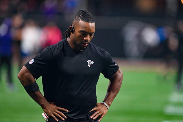 ATLANTA, GA - OCTOBER 11: Atlanta running back Bijan Robinson (7) warms up prior to the start of the NFL, American Football Herren, USA game between the Baltimore Ravens and the Atlanta Falcons on October 11th, 2026 at Mercedes-Benz Stadium in Atlanta, GA. (Photo by Rich von Biberstein Icon Sportswire) NFL: OCT 11 Ravens at Falcons EDITORIAL USE ONLY Icon261011093