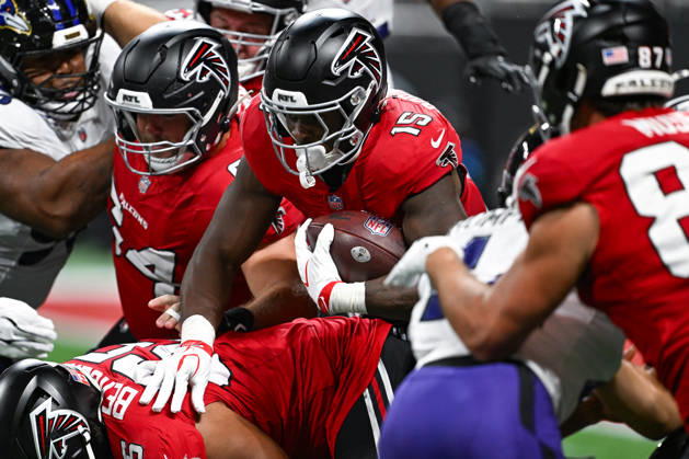 ATLANTA, GA - OCTOBER 11: Atlanta running back Brian Robinson (15) runs the ball during the NFL, American Football Herren, USA game between the Baltimore Ravens and the Atlanta Falcons on October 11th, 2026 at Mercedes-Benz Stadium in Atlanta, GA. (Photo by Rich von Biberstein Icon Sportswire) NFL: OCT 11 Ravens at Falcons EDITORIAL USE ONLY Icon261011161