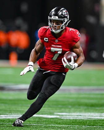 ATLANTA, GA - OCTOBER 11: Atlanta running back Bijan Robinson (7) runs the ball during the NFL, American Football Herren, USA game between the Baltimore Ravens and the Atlanta Falcons on October 11th, 2026 at Mercedes-Benz Stadium in Atlanta, GA. (Photo by Rich von Biberstein Icon Sportswire) NFL: OCT 11 Ravens at Falcons EDITORIAL USE ONLY Icon261011173