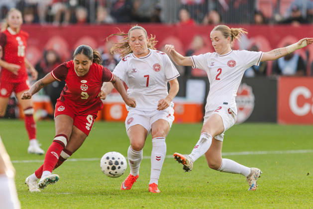 Sara Thrige of Denmark attempts to block the shot from Olivia Smith of Canada during the Women’s International Friendly, Länderspiel, Nationalmannschaft match between Canada and Denmark on October 12th, 2026 in BMO Field, Toronto, Ontario, Canada Copyright: xCurtisxWongx xSPPx Sportspressphoto_SPR254028