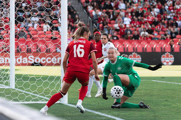 October 12, 2026, Toronto, Ontario, Toronto: Janine SONIS 16 of Canada in action during International Women Soccer Friendly between Canada and Denmark at BMO Field, Toronto on October 12, 2026. Toronto Toronto - ZUMAn333 20261012_znp_n333_055 Copyright: xKaxLokxNgx