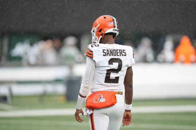 Oct 11, 2026; East Rutherford, NJ, USA; Cleveland Browns quarterback Shedeur Sanders (2) looks on prior to an NFL, American Football Herren, USA game against the New York Jets at MetLife Stadium. Mandatory Credit: -Cal Media East Rutherford USA - ZUMAc04_ 20261011_zma_c04_362 Copyright: xChrisxSzagolax