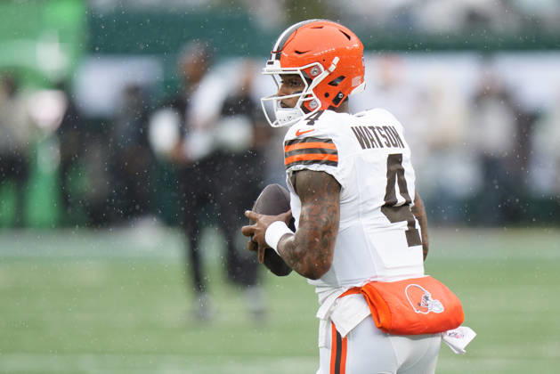 Oct 11, 2026; East Rutherford, NJ, USA; Cleveland Browns quarterback Deshaun Watson (4) warms up prior to an NFL, American Football Herren, USA game against the New York Jets at MetLife Stadium. Mandatory Credit: -Cal Media East Rutherford USA - ZUMAc04_ 20261011_zma_c04_367 Copyright: xChrisxSzagolax