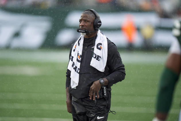 Oct 11, 2026; East Rutherford, NJ, USA; New York Jets head coach Aaron Glenn looks on during an NFL, American Football Herren, USA game against the Cleveland Browns at MetLife Stadium. Mandatory Credit: -Cal Media NFL 2026: Browns Vs Jets OCT 11 - ZUMAc04_ 20261011_zma_c04_422 Copyright: xChrisxSzagolax