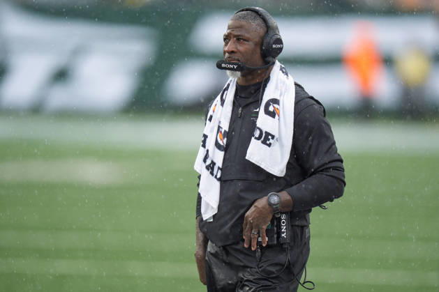 Oct 11, 2026; East Rutherford, NJ, USA; New York Jets head coach Aaron Glenn looks on during an NFL, American Football Herren, USA game against the Cleveland Browns at MetLife Stadium. Mandatory Credit: -Cal Media NFL 2026: Browns Vs Jets OCT 11 - ZUMAc04_ 20261011_zma_c04_426 Copyright: xChrisxSzagolax