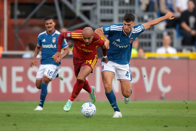 Como 1907 v AS Roma - Serie A - Season 2026-2027 Como, Italy, 11th October 2026. Kaiki Bruno Da Silva of Como 1907 looks on as team mate Jacobo Ramon of Como 1907 wrestles with Donyell Malen of AS Roma during the Como 1907 vs AS Roma Serie A match at Stadio Giuseppe Sinigaglia, Como. Picture credit should read: Jonathan Moscrop Como Stadio Giuseppe Sinigaglia Italy