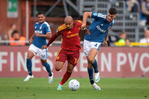 Como 1907 v AS Roma - Serie A - Season 2026-2027 Como, Italy, 11th October 2026. Kaiki Bruno Da Silva of Como 1907 looks on as team mate Jacobo Ramon of Como 1907 wrestles with Donyell Malen of AS Roma during the Como 1907 vs AS Roma Serie A match at Stadio Giuseppe Sinigaglia, Como. Picture credit should read: Jonathan Moscrop Como Stadio Giuseppe Sinigaglia Italy