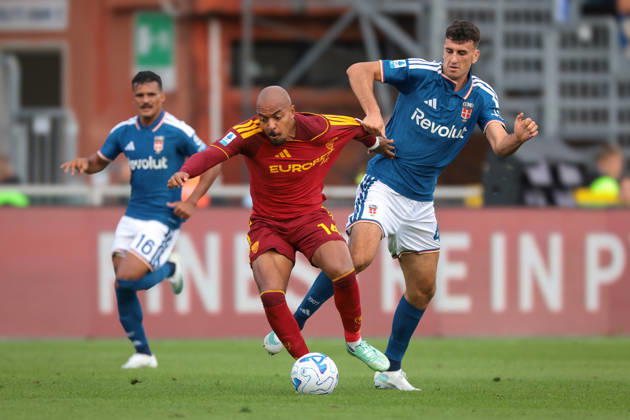 Como 1907 v AS Roma - Serie A - Season 2026-2027 Como, Italy, 11th October 2026. Kaiki Bruno Da Silva of Como 1907 looks on as team mate Jacobo Ramon of Como 1907 wrestles with Donyell Malen of AS Roma during the Como 1907 vs AS Roma Serie A match at Stadio Giuseppe Sinigaglia, Como. Picture credit should read: Jonathan Moscrop Como Stadio Giuseppe Sinigaglia Italy